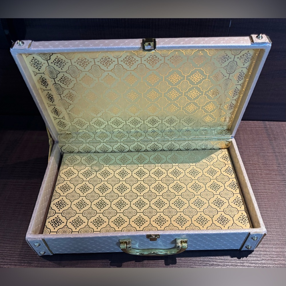 ❤️ Luxurious One of a kind! Gold and Cream Patterned Box. - Picture 8 of 9